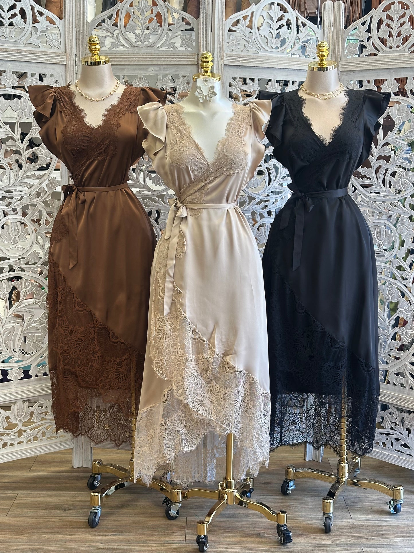 Doll Lace Detail Dress- Not Stretchy, No Estira