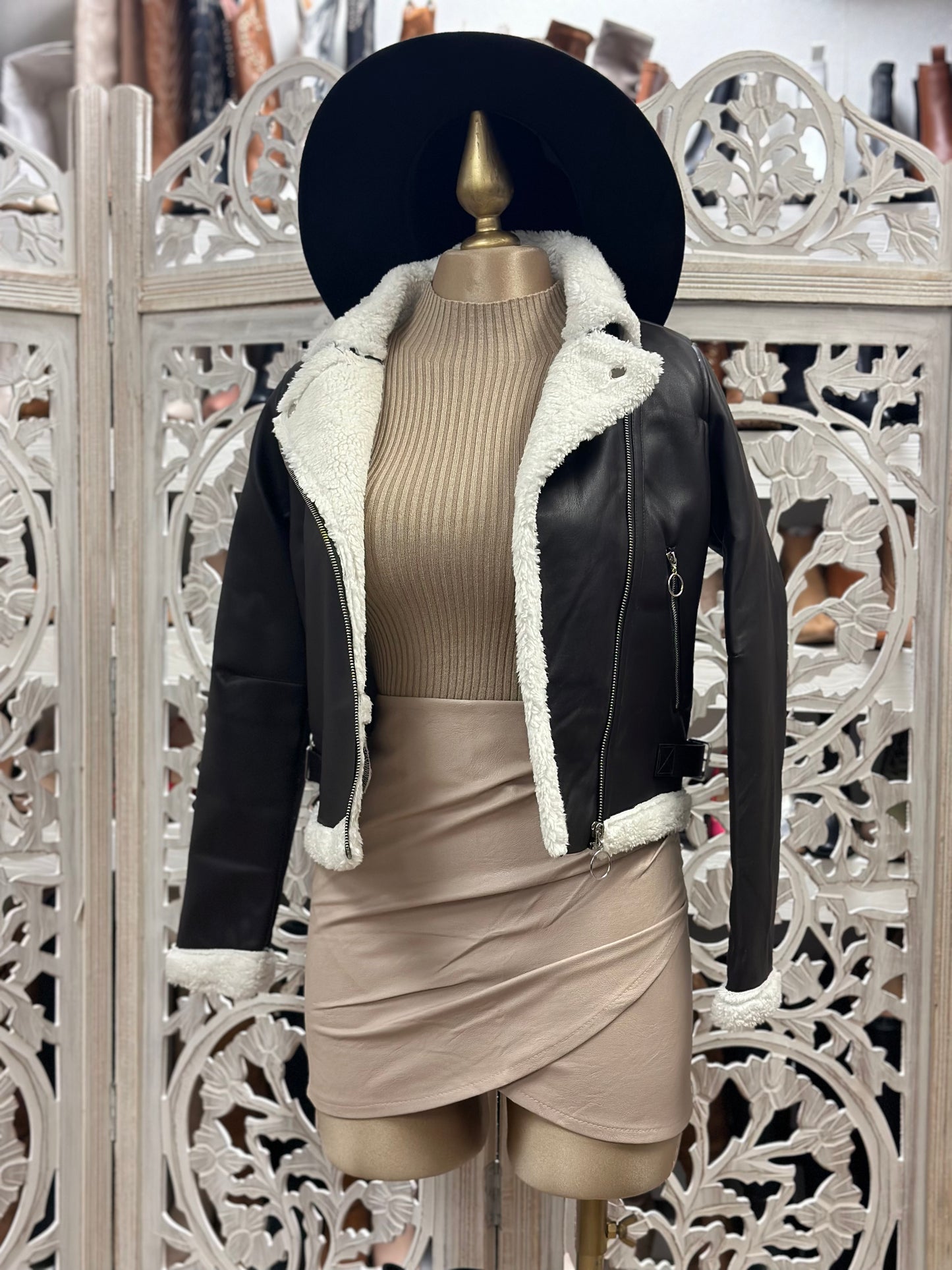 Sherpa Lined Faux Leather Jacketñ q