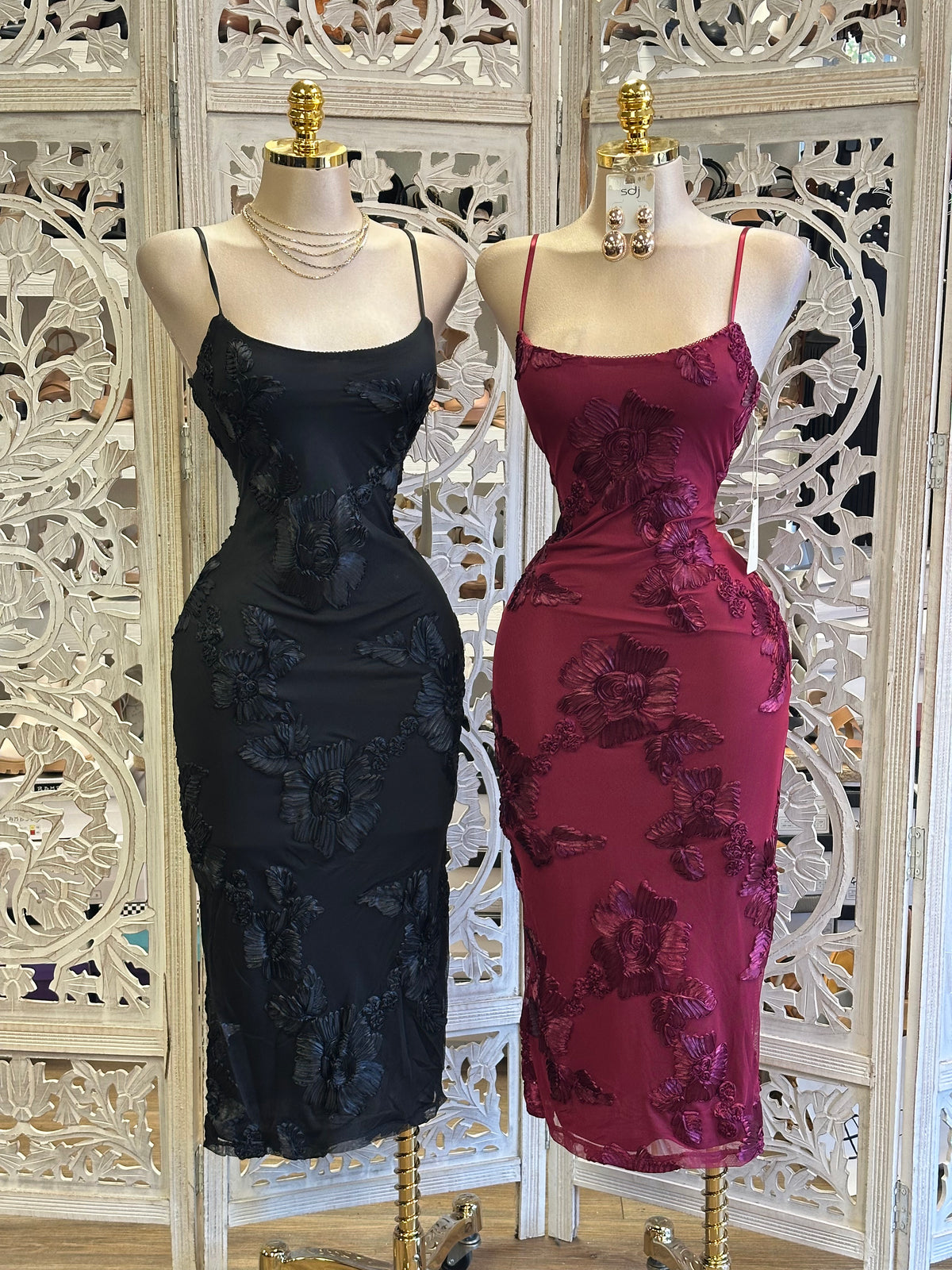Amoret Textured Floral Midi- Estira Poco, Slightly Stretchy