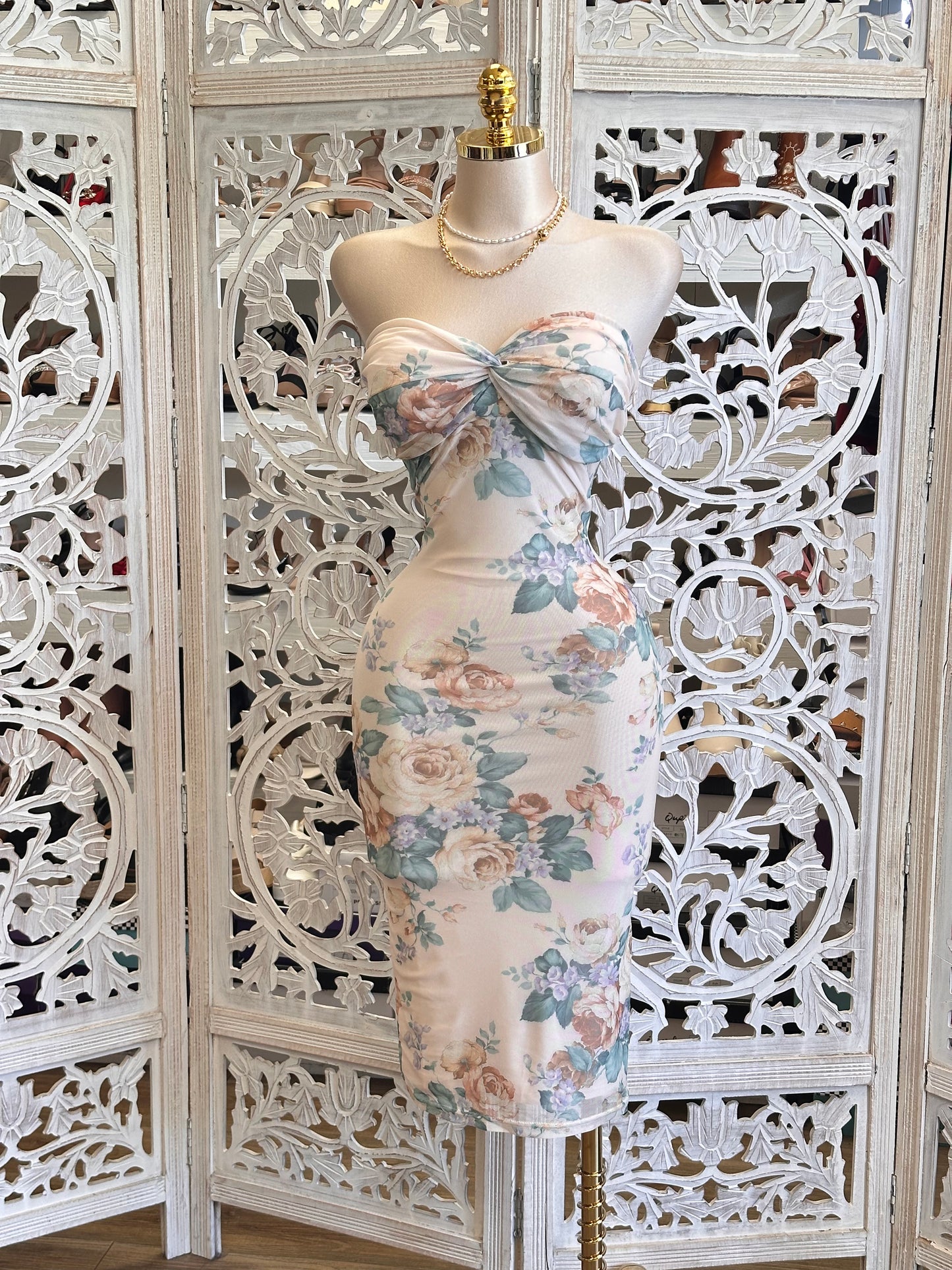 Light Floral Knotted Bodycon Dress-Estira, Stretchy