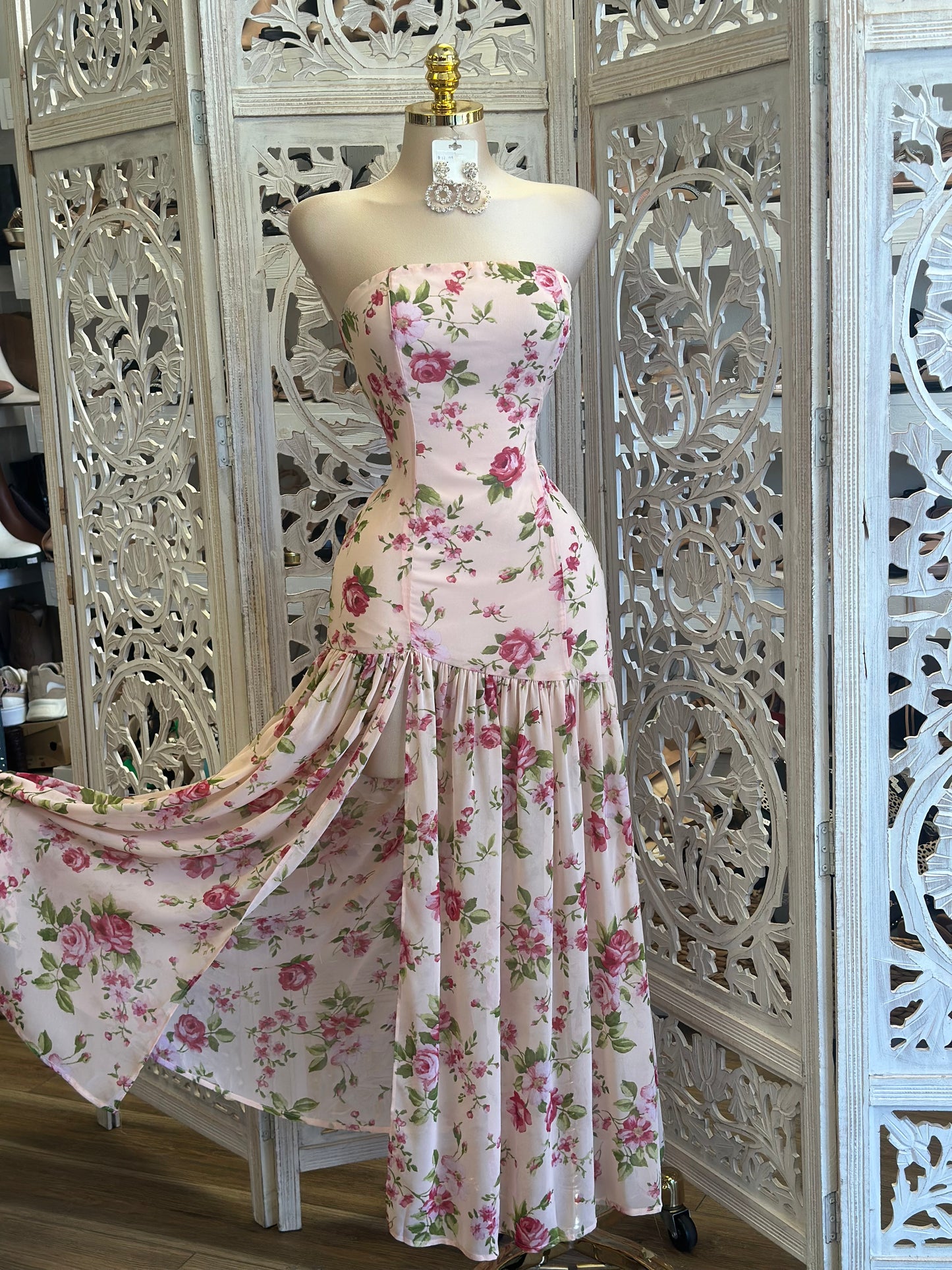 Pastel Pink Floral Maxi Dress-Estira, Stretchy.. estira solo de la parte de atrás.