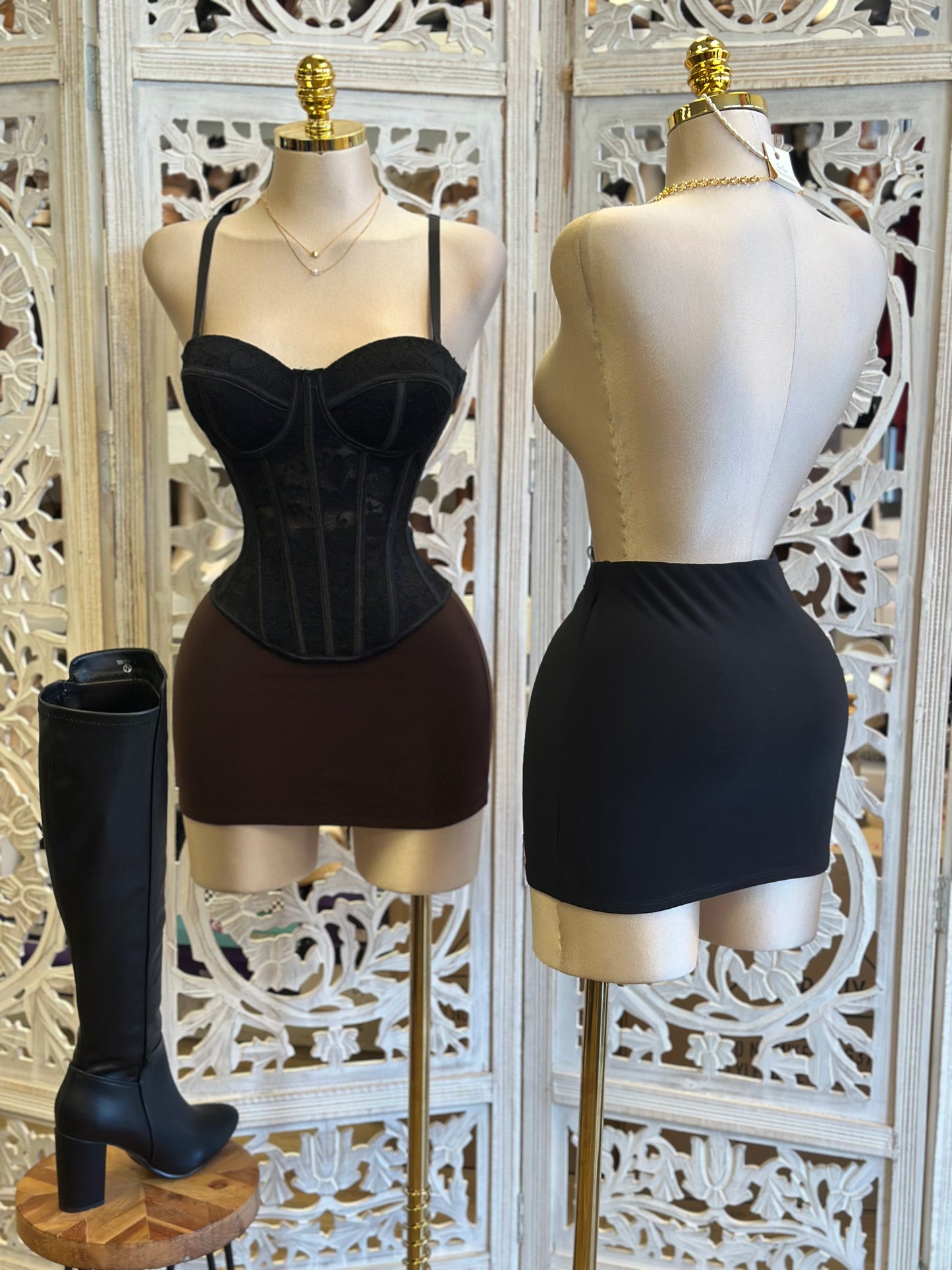 Solid Mini Low Rise Skirt-  Slightly Stretchy , Estira Poco