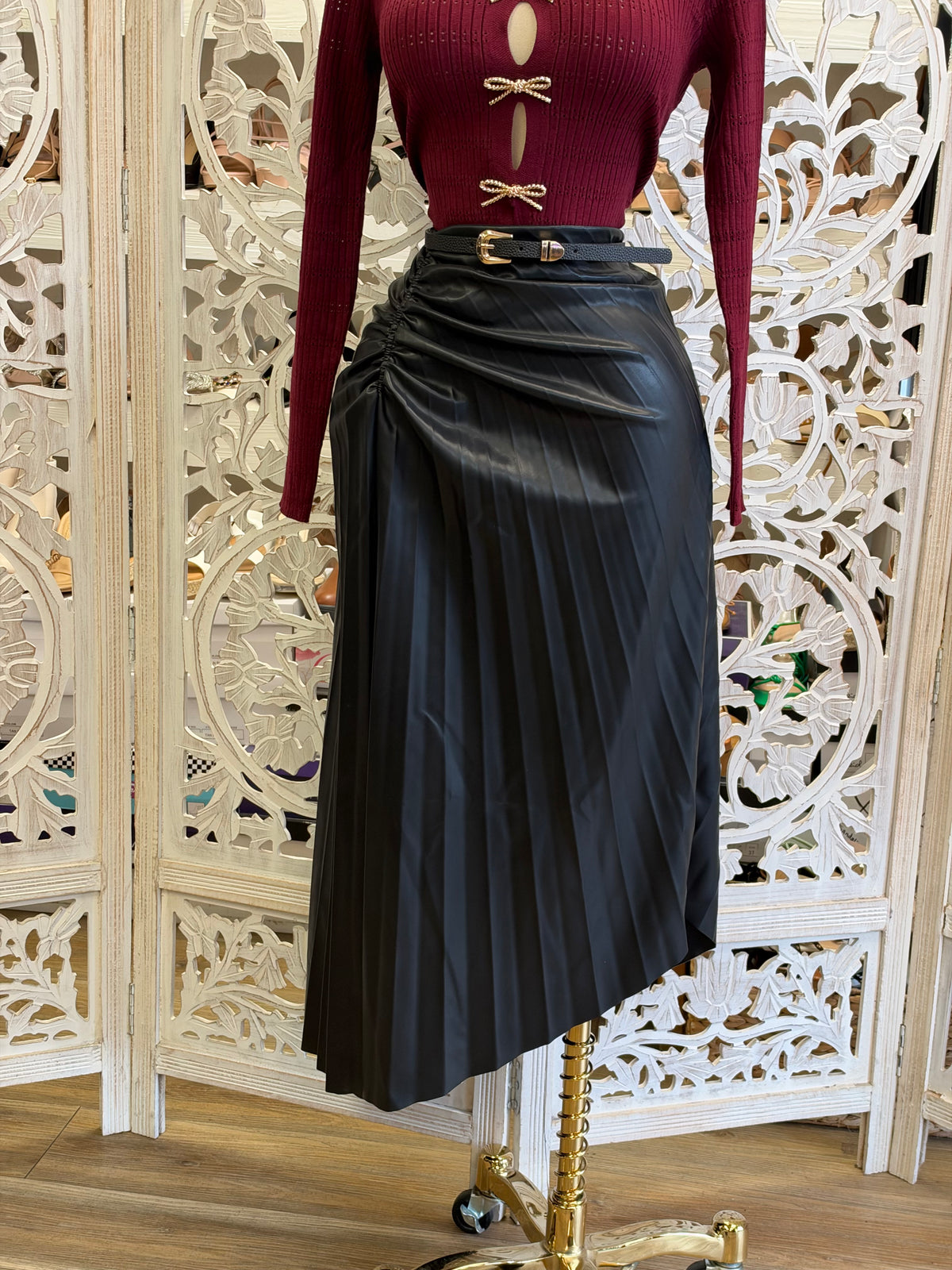 Silhouette Pleat Midi Skirt - Estira Poco, Slightly Stretchy