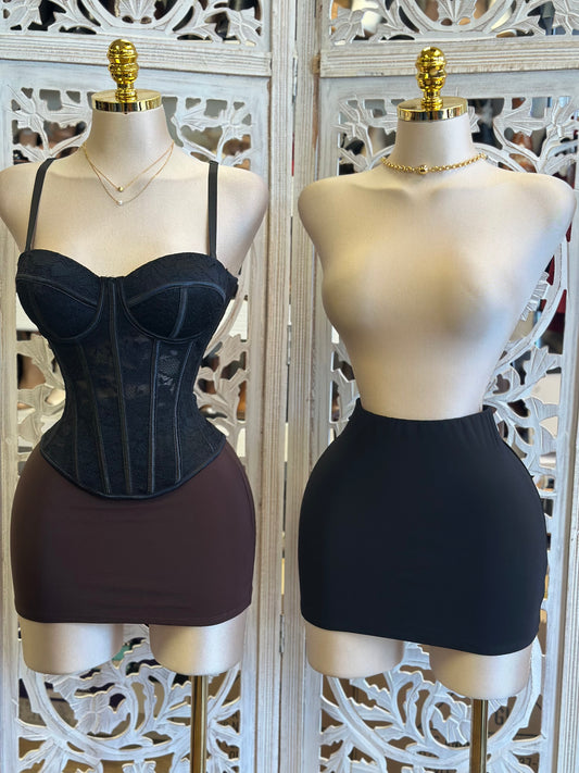 Solid Mini Low Rise Skirt-  Slightly Stretchy , Estira Poco