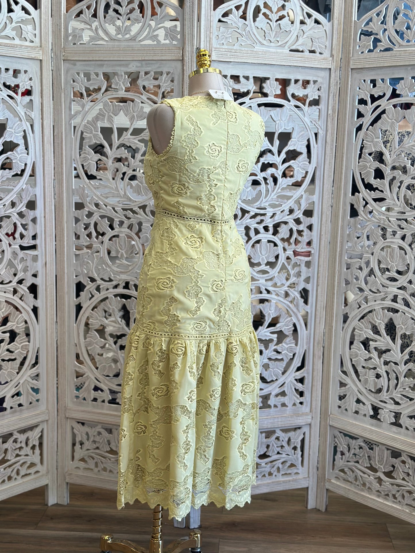 Yellow Lace Midi Dress - No Estira, Not Stretchy