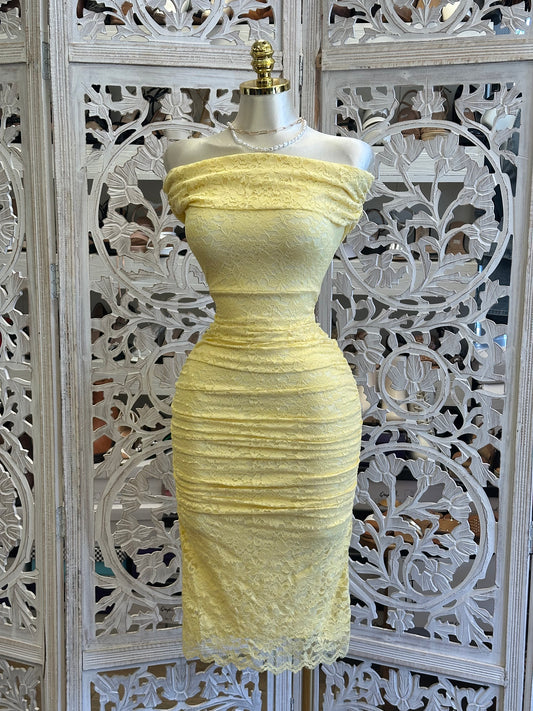 Elle Lace Dress - Estira Poco , Slightly Stretchy
