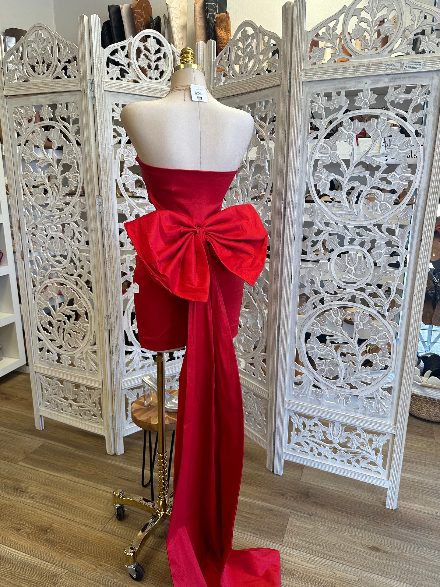 Red Heart Lined Enlarged Bow Dress - No Estira, Not Stretchy