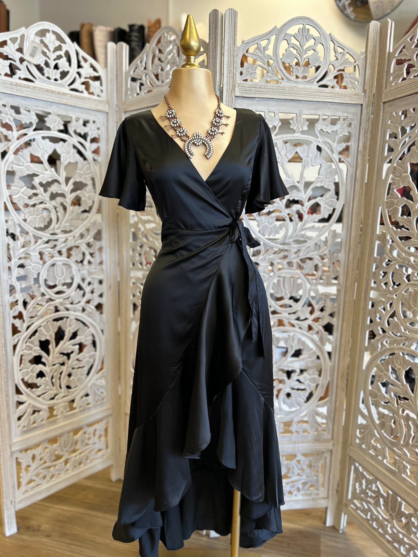 Black Ruffle Wrapped Maxi Dress - Not Stretchy 100 % poliéster