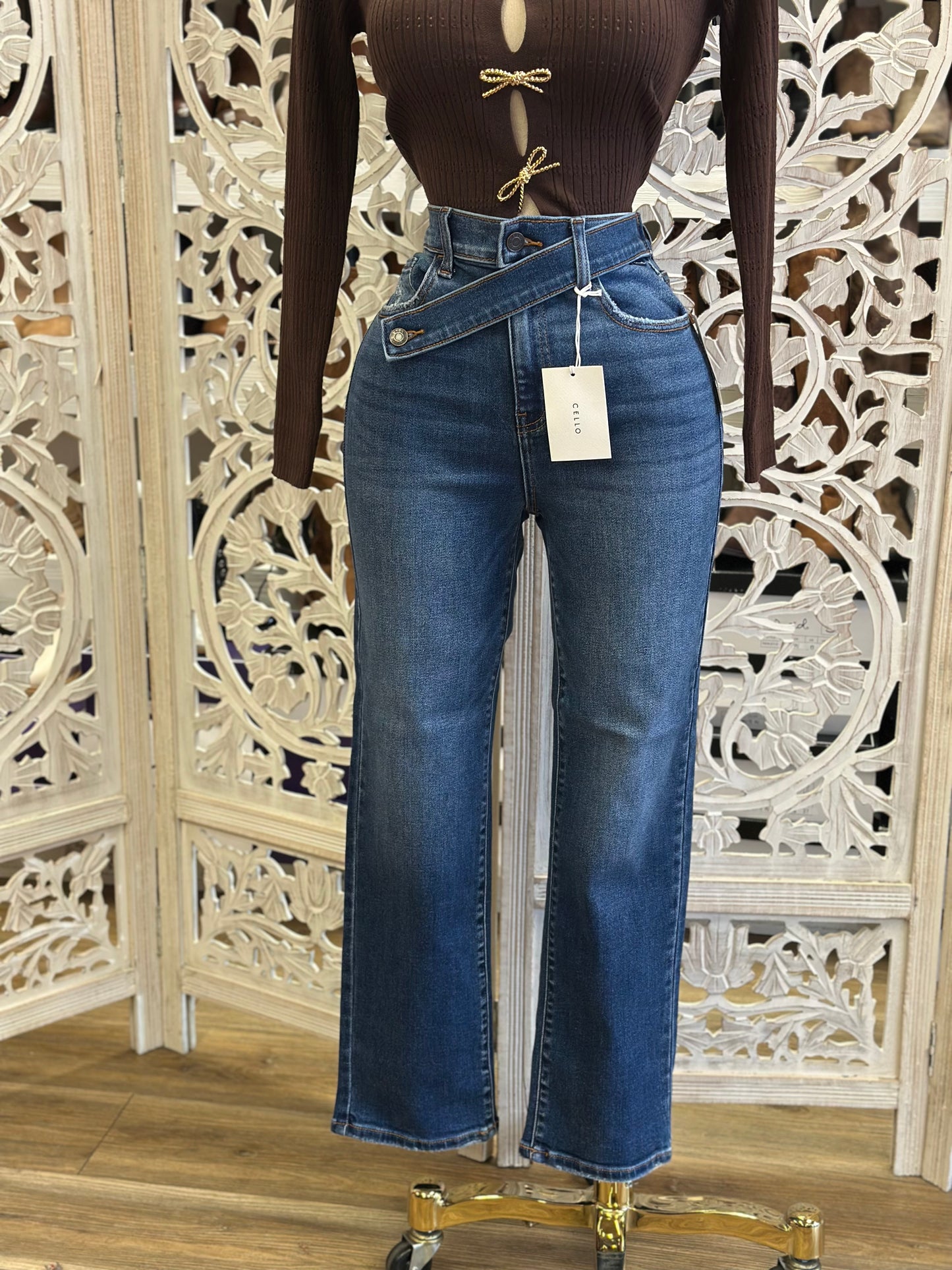 Asymmetrical Belt Denim Jeans - Stretchy, Estira