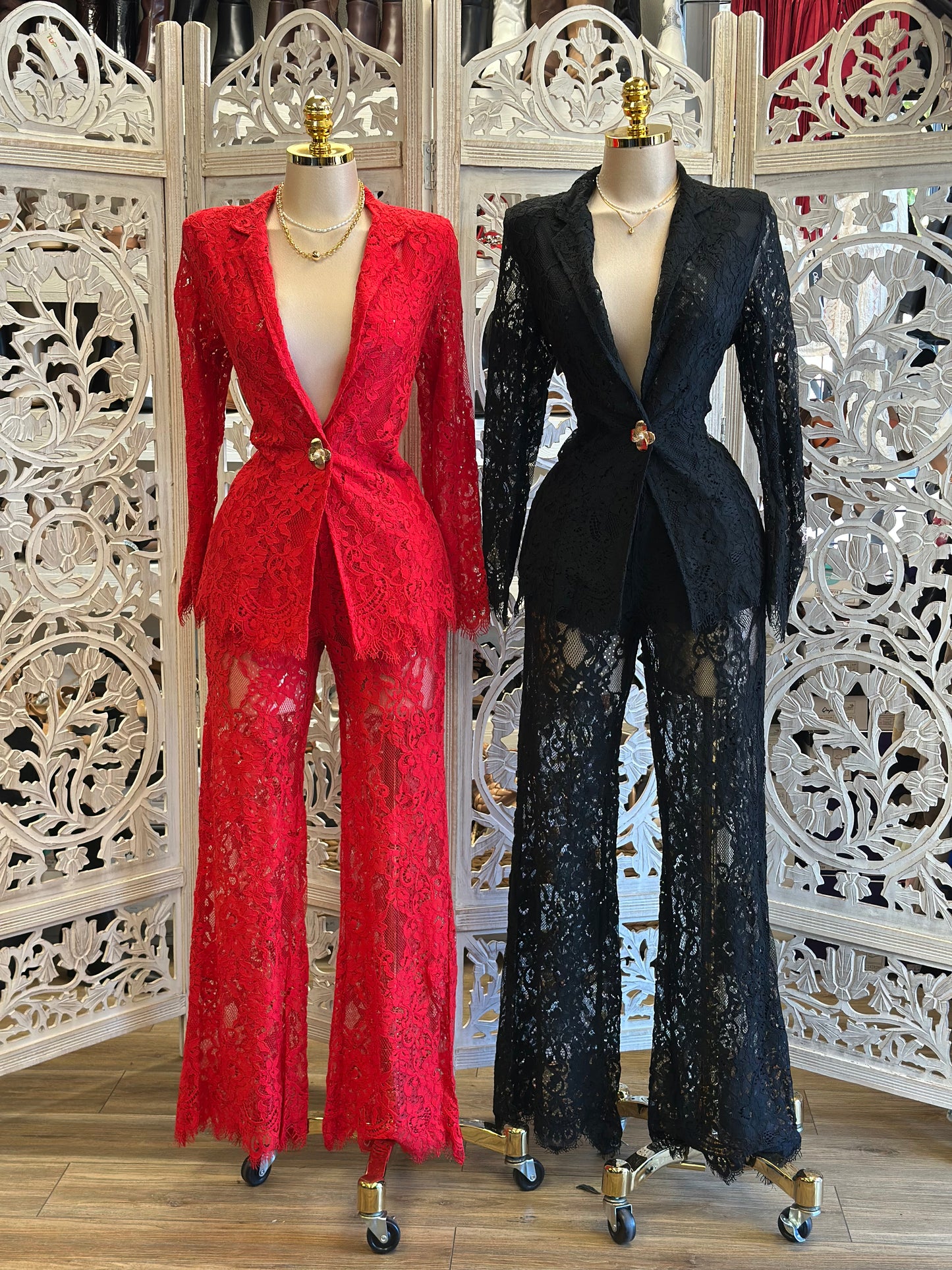 Lace Pantsuit Set - Estira Poco ,Slightly Stretchy