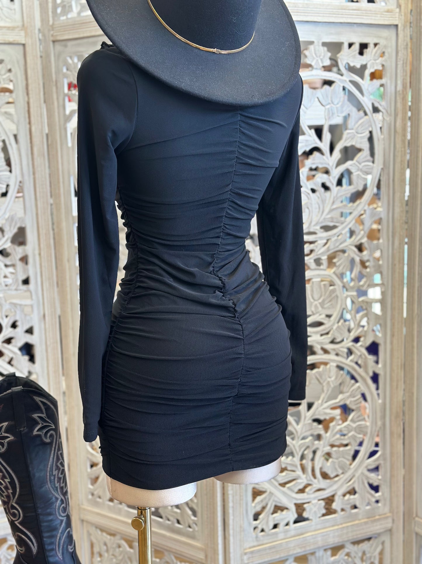 Black Ruffle V Mini Dress- Slightly Stretchy , Estira Poco