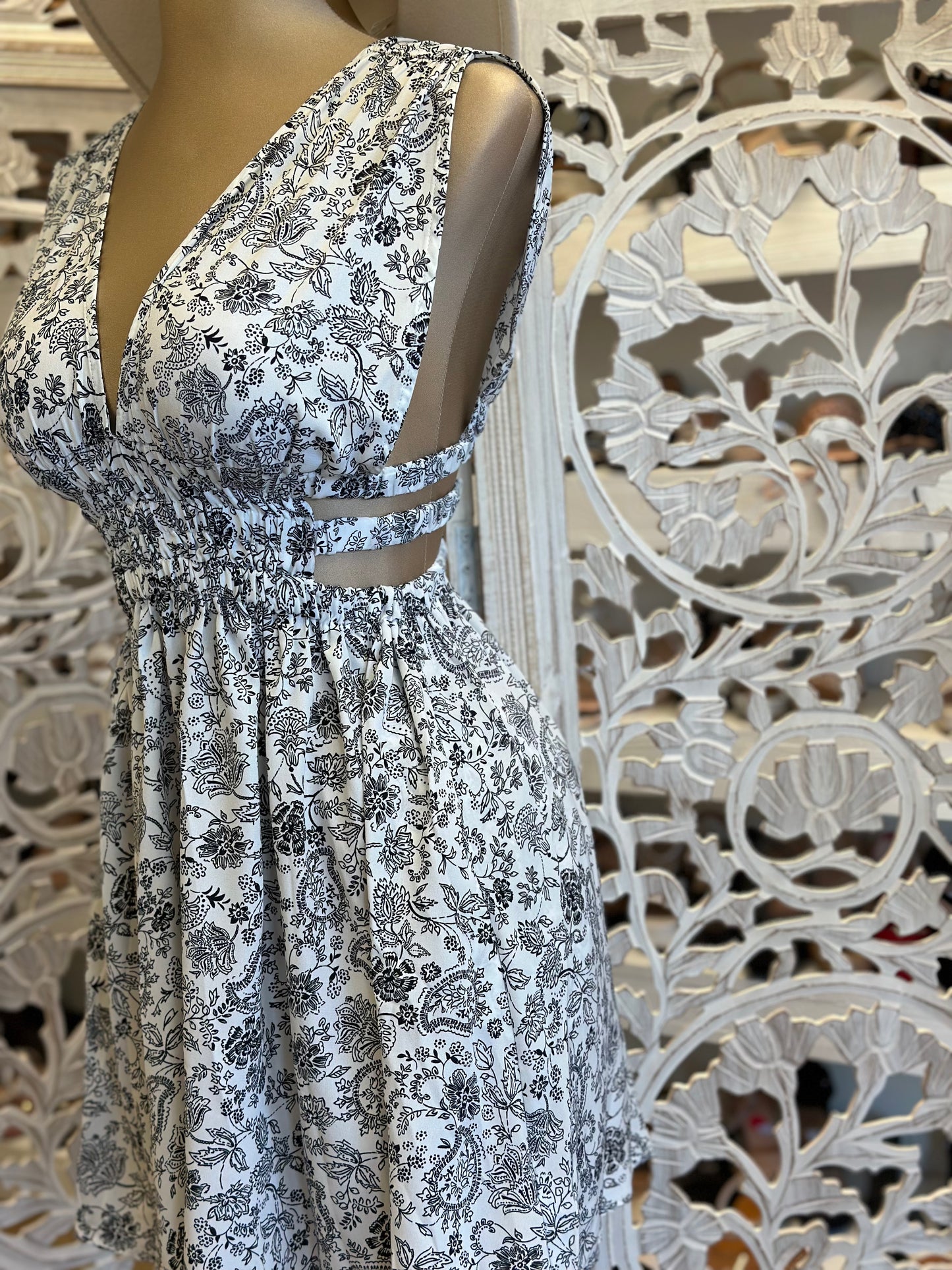 Side Cutout Pattern Dress